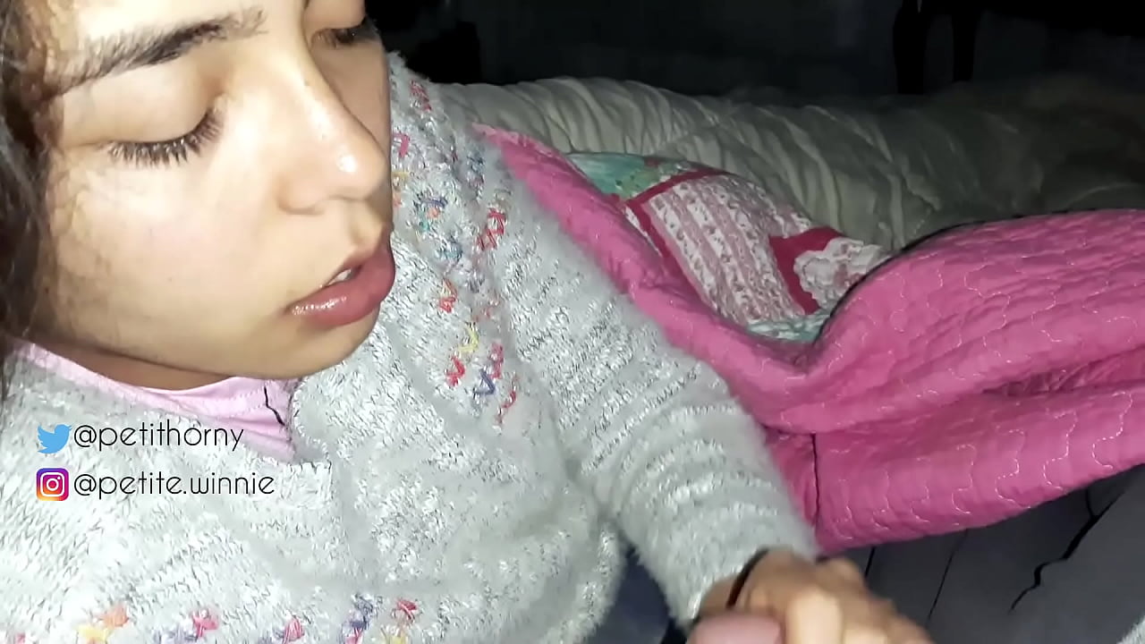 ခင်ပွန်း၏ နို့ရည်အားလုံးကို မျိုချလိုက်သည် - CUM ဖြင့် လျှာပြခြင်း၊