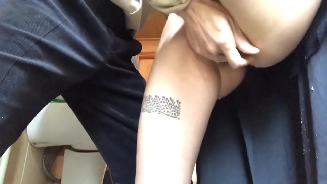 ကျောင်းရေချိုးခန်းထဲမှာ ဖြုန်းတီးပစ်တာ၊ တကယ့်အမြှုပ်ထတဲ့ အော်ဂဇင်တစ်ခု - ငါ့ဆရာက အကောင်းဆုံးလုပ်ခဲ့တယ်။