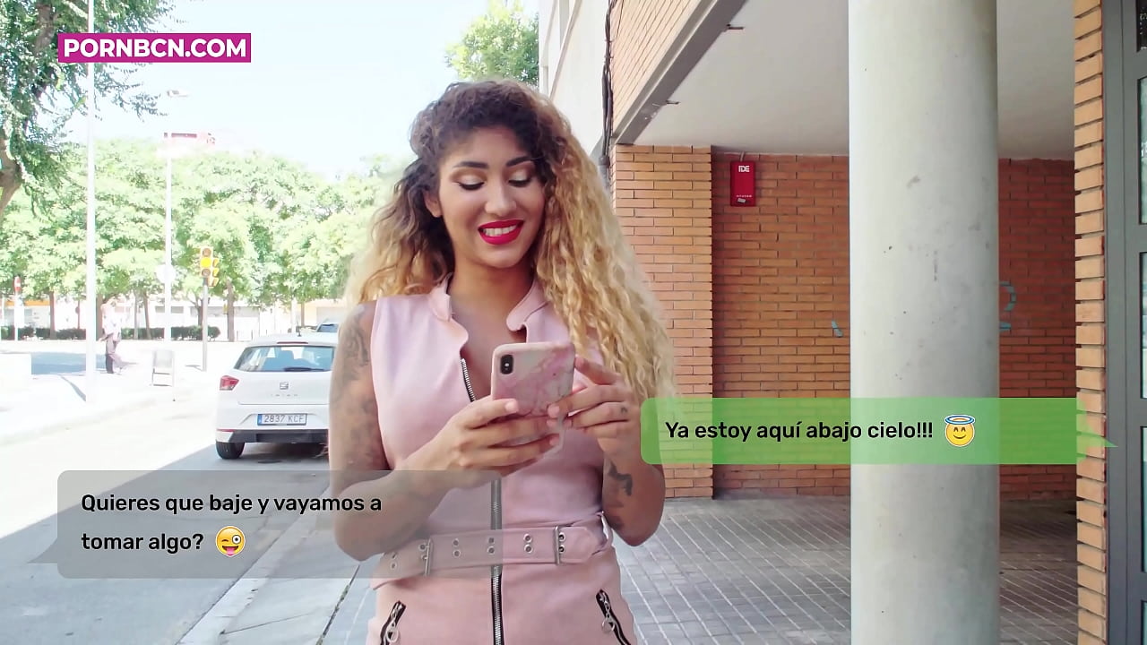 ခင်ပွန်းအလုပ်လုပ်နေစဉ် သစ္စာမဲ့ဇနီးသည် ငယ်ရွယ်သောချစ်သူကို အပြင်းအထန် ရိုက်နှက်တော့မည်။ နို့သီးခေါင်းနှင့် ဖင်ကြီးဖြင့် လက်တင်နာ။ Venus Aphrodite။