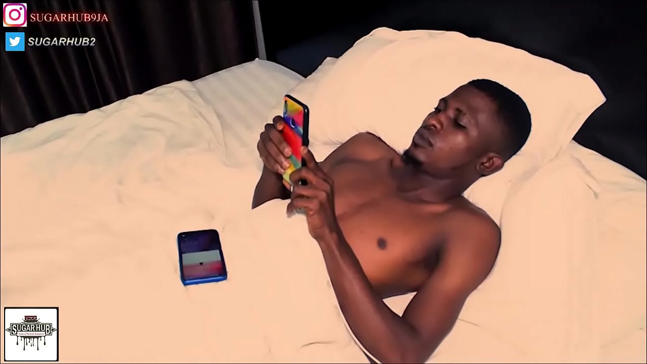 သကြားတစ်ချောင်းကို နှစ်ယောက်သား တွဲလျက်