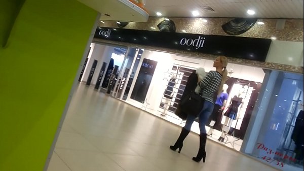 စူပါမားကတ်တွင် အေးမြသော ကြက်ကလေး။